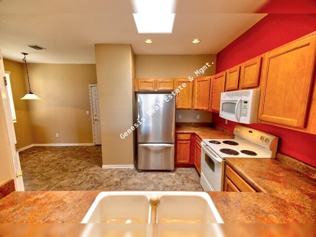 Building Photo - 606 W Woodfield Ct