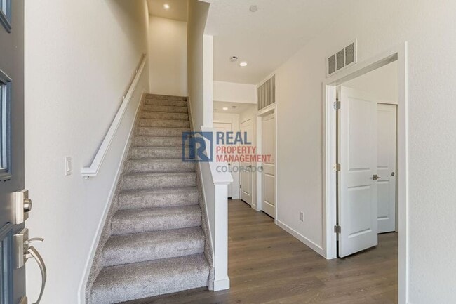 Building Photo - 1747 Peak Lp