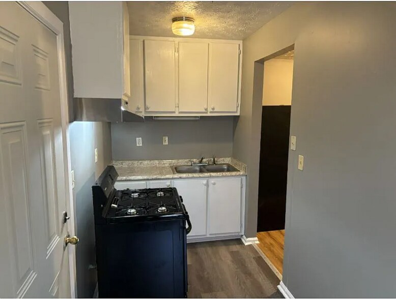 Building Photo - 1340 Rhodes St