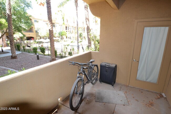 Building Photo - 5302 E Van Buren St