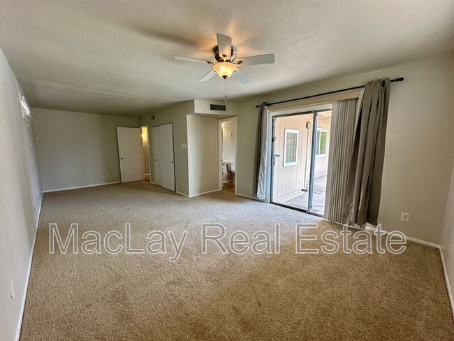 Building Photo - 1441 E Diamond Dr