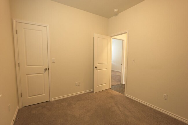 Building Photo - 352 Witchhazel Way