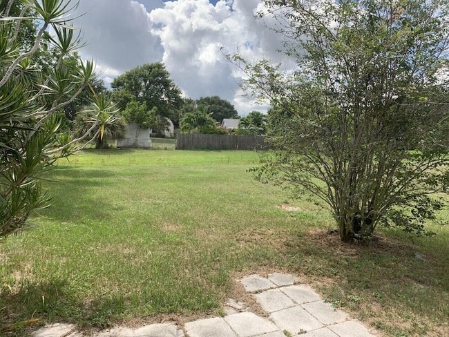 Building Photo - 1838 SE North Buttonwood Dr