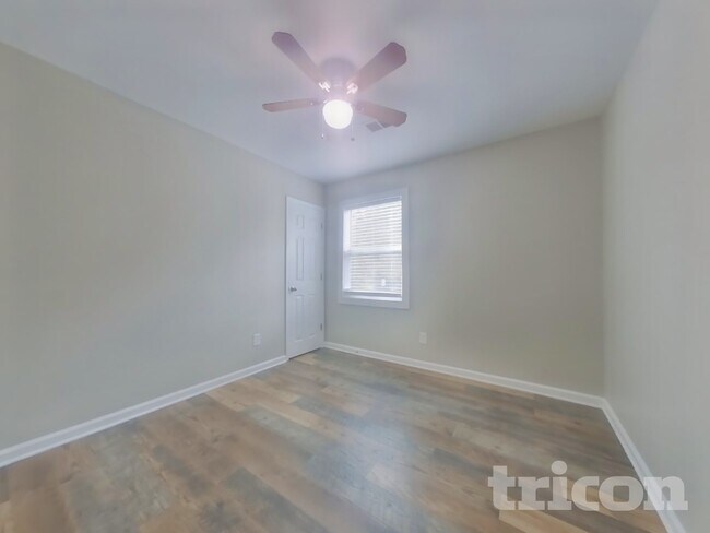 Building Photo - 1820 Crestwood Dr NW