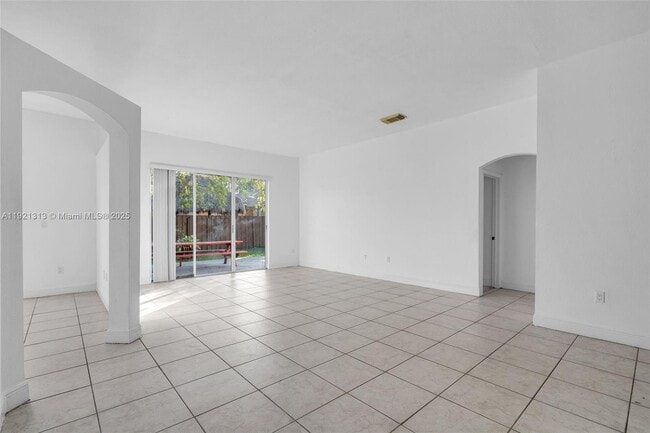 Building Photo - 8836 NW 168th Ln