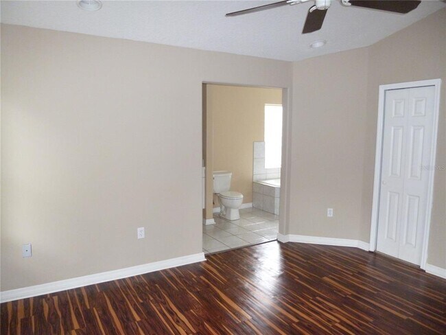 Building Photo - 616 E 1st St