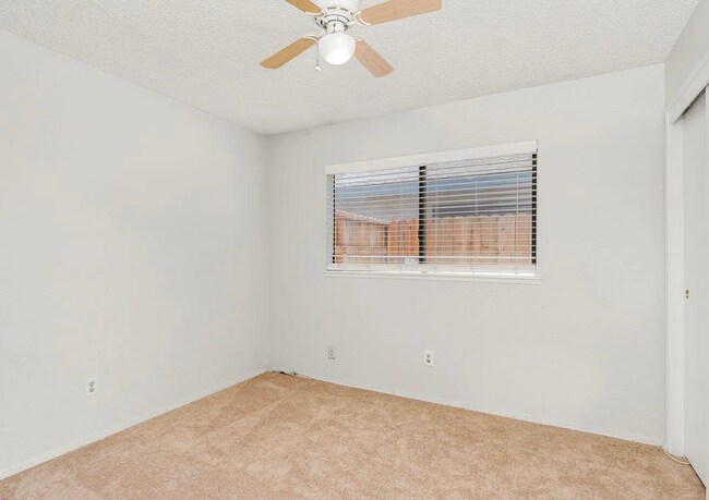 Building Photo - Beautiful 3 Bedroom 2 Bath