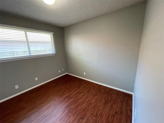 Building Photo - 7214 Lilac Ln