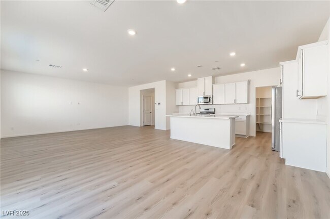 Building Photo - 1027 Gentle Swan