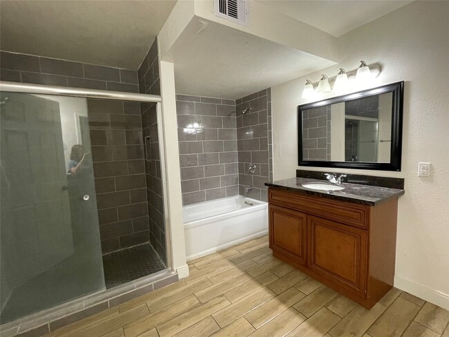 Building Photo - 1909 Bittercreek Dr