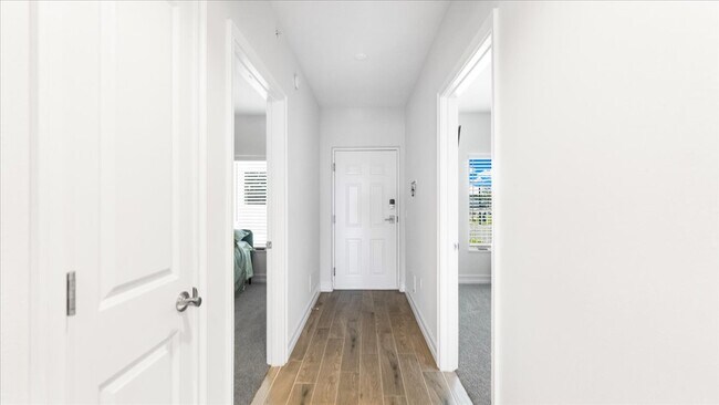 Building Photo - 1825 Riverside Dr