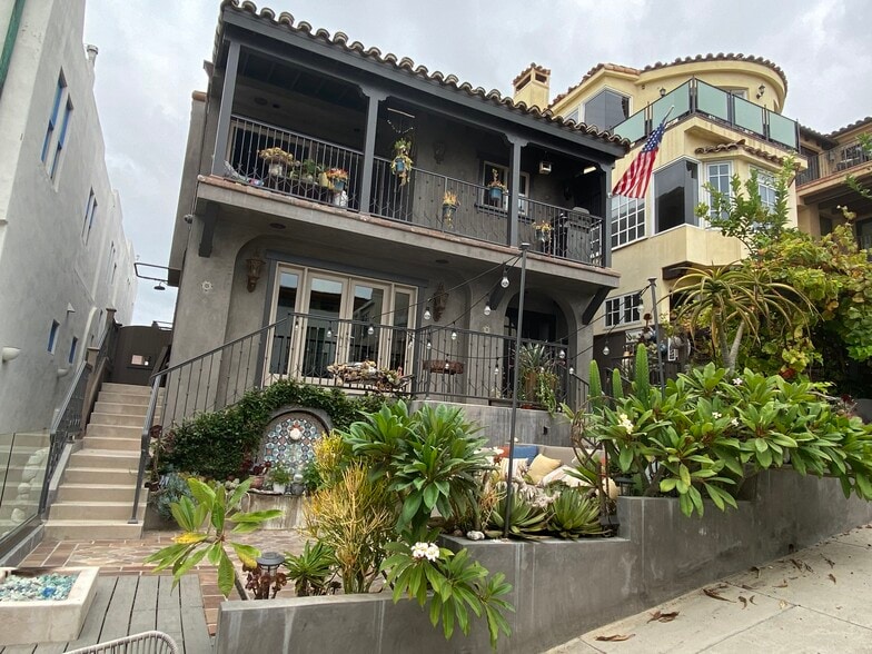 Building Photo - 221 24th St