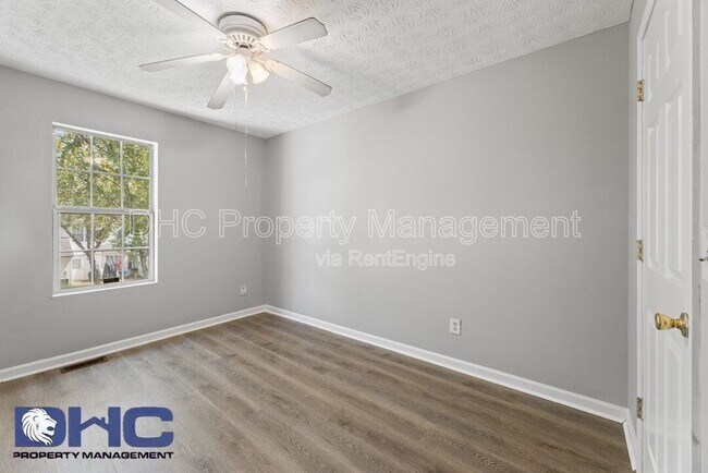 Building Photo - 5876 Strathmoor Manor Cir
