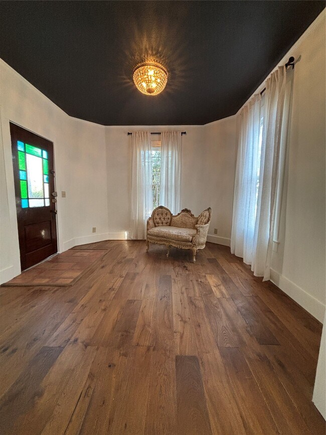 Building Photo - 613 14th St