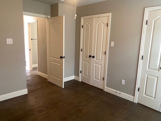 Building Photo - Executive rental on Carrera!  3/2/2