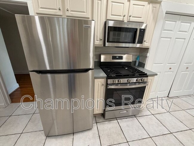 Building Photo - 1721 St Elmo Dr