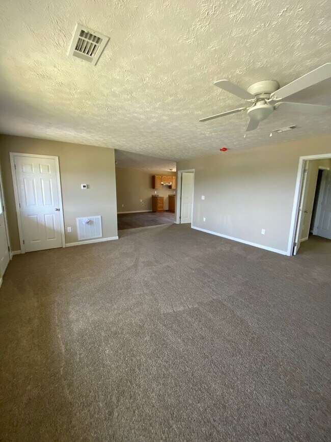 Building Photo - Single Family Home in White Pine TN