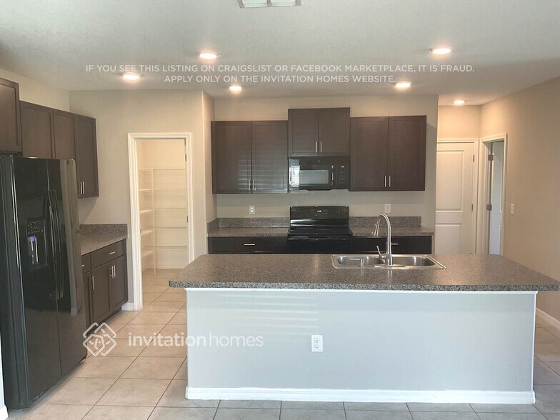 Building Photo - 7122 Paradise Island Ct