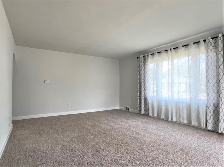 Building Photo - 108 E Cochran St