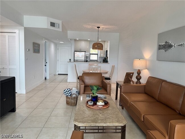 Building Photo - 801 River Point Dr