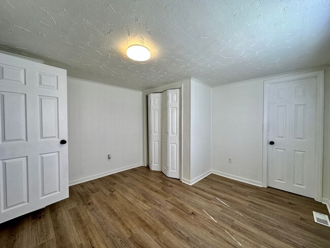 Building Photo - Charming 3 Bedroom Home for Rent – Recentl...