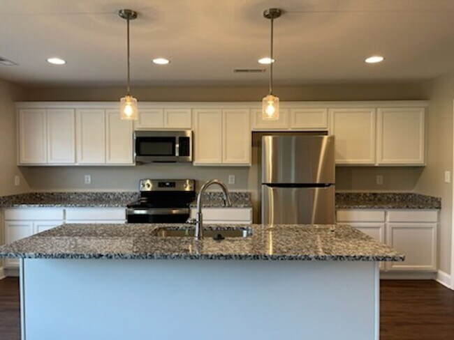 Building Photo - 131 The Island Dr