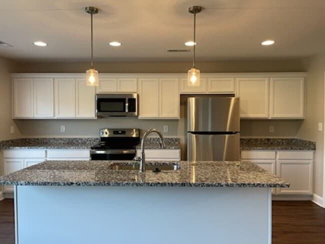 Building Photo - Live Easy in Style – One-Level Condo with All the Perks