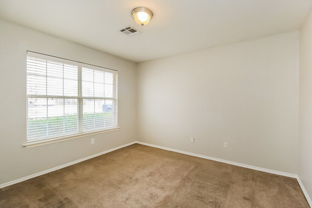 Building Photo - 716 Cavecreek St