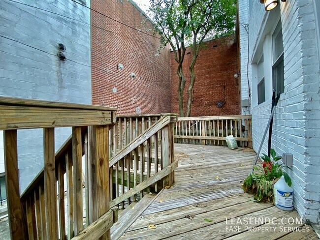 Building Photo - 446 Lamont St NW
