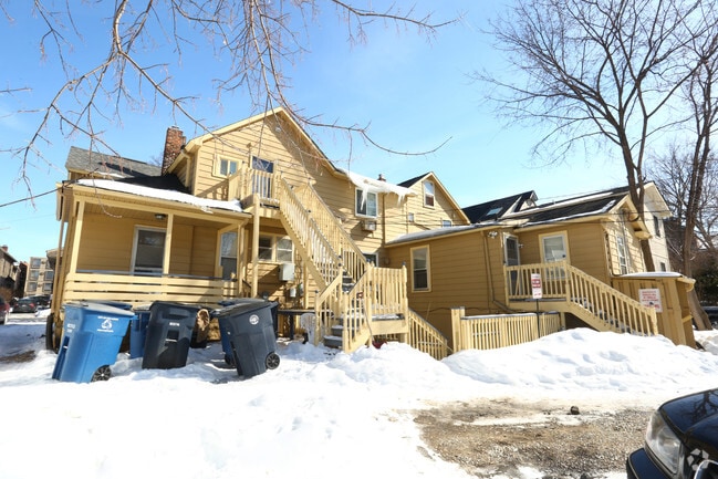 Building Photo - 912-914 Mary St