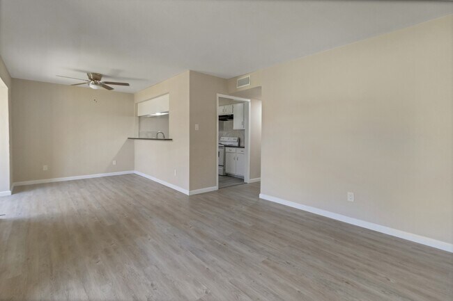 Building Photo - 6815 Beachwood St