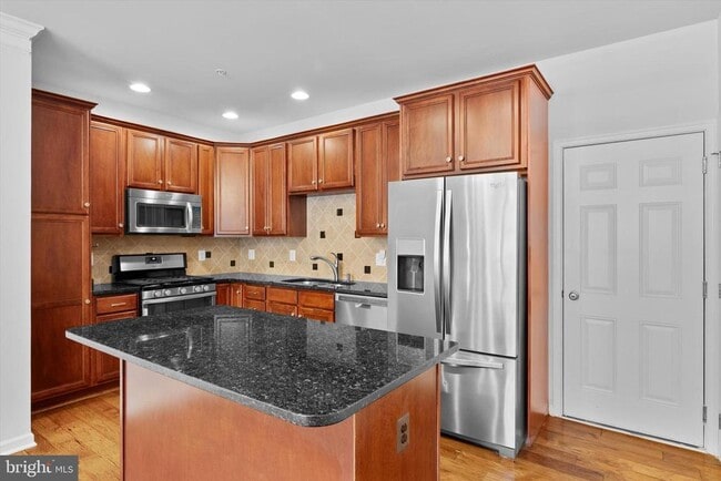 Building Photo - 43101 Thoroughfare Gap Terrace