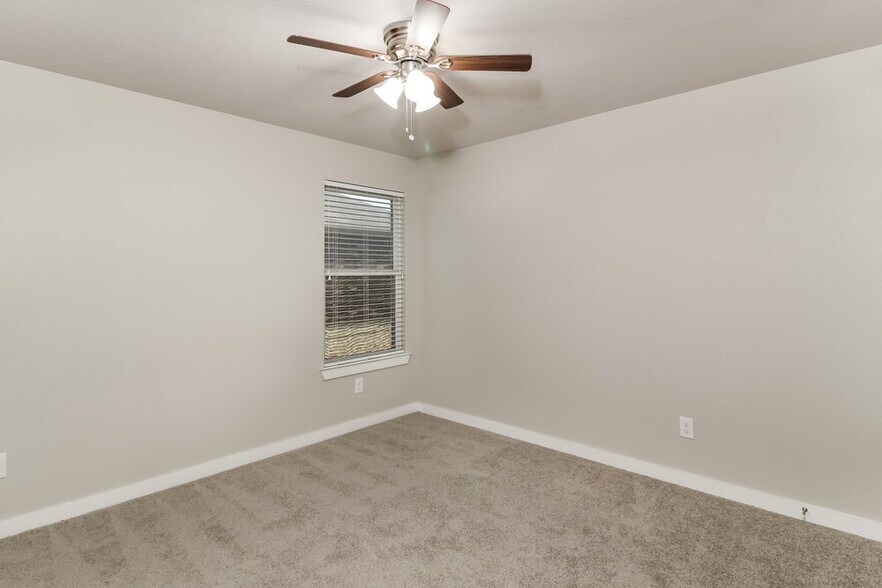 Building Photo - 4112 Bridle Path Ln