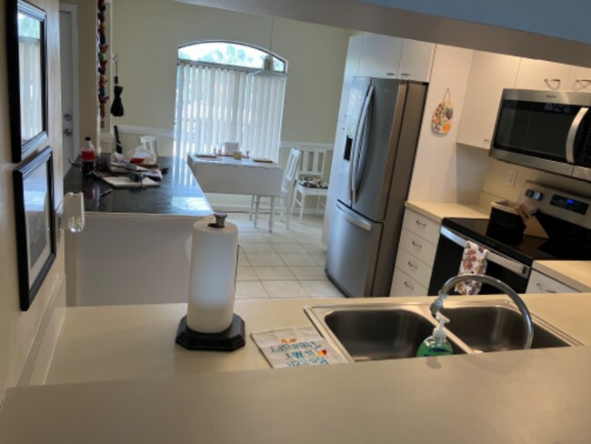 Building Photo - 12181 Kelly Sands Way