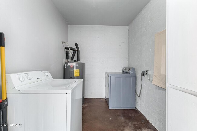 Building Photo - 4618 S Calle Los Cerros Dr