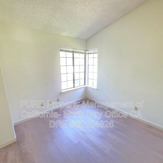 Building Photo - 869 Maria Dr