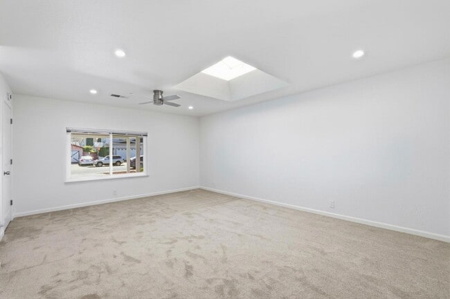 Building Photo - 1861 Nelson Dr