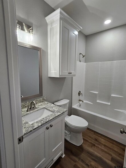 Building Photo - 100 Cook St