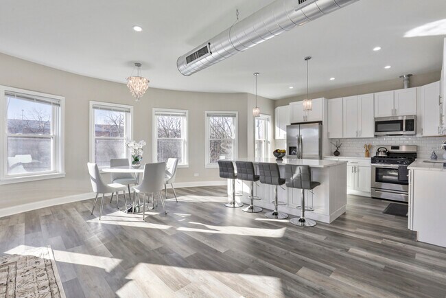 Building Photo - 1111 Bonnie Brae Pl