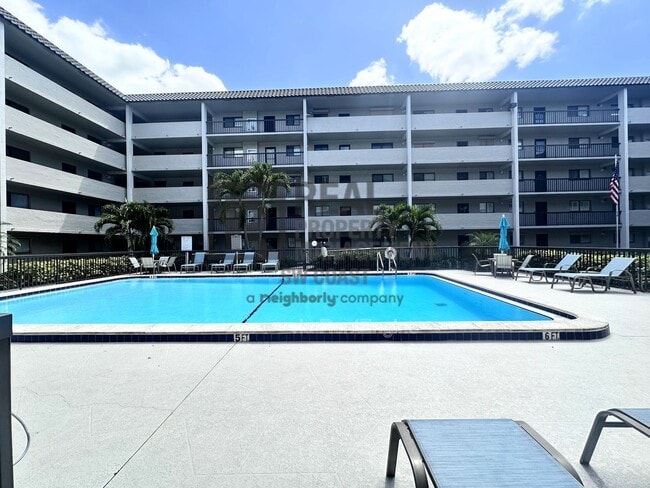 Building Photo - 2121 Collier Ave