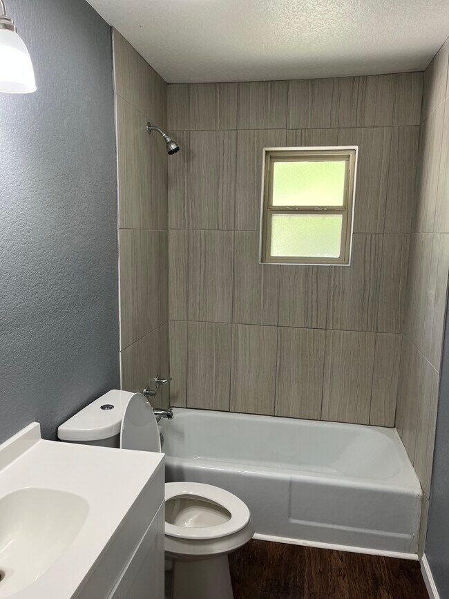 Building Photo - 2129 Brookshire St