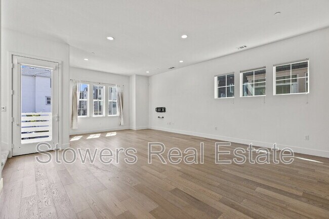 Building Photo - 2012 Confidence Wy