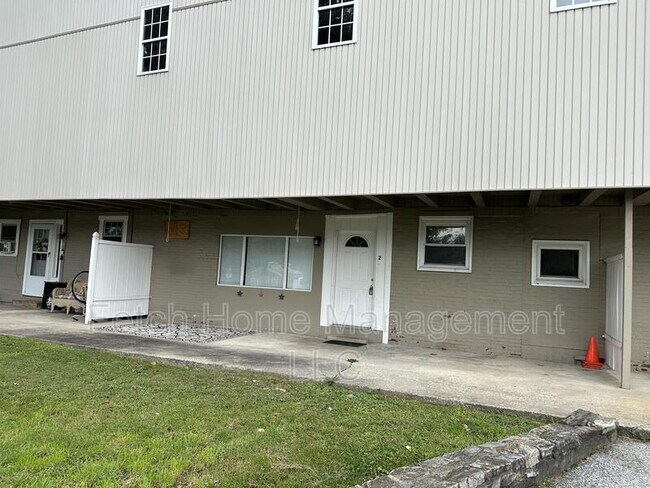 Building Photo - 6 Reese Ave