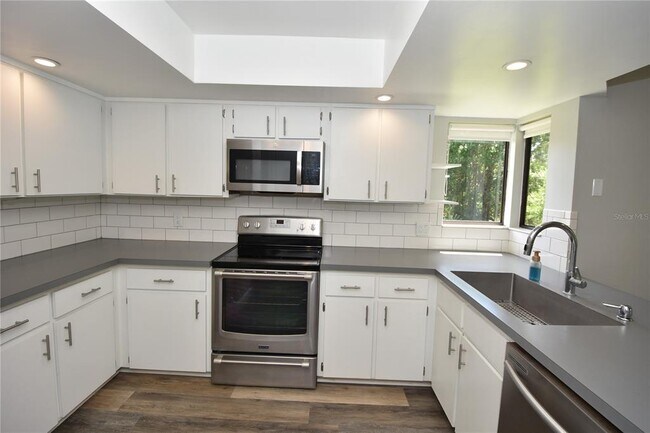 Building Photo - 4 Southbury Ct