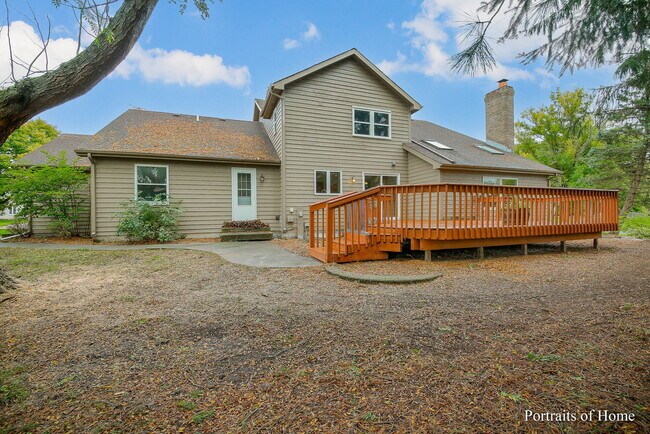 Building Photo - 2755 Newport Dr