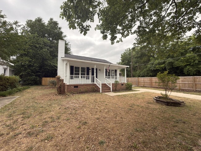 Building Photo - Move-In ready-Rosewood 3BR w/ Fenced Yard + Pet Friendly