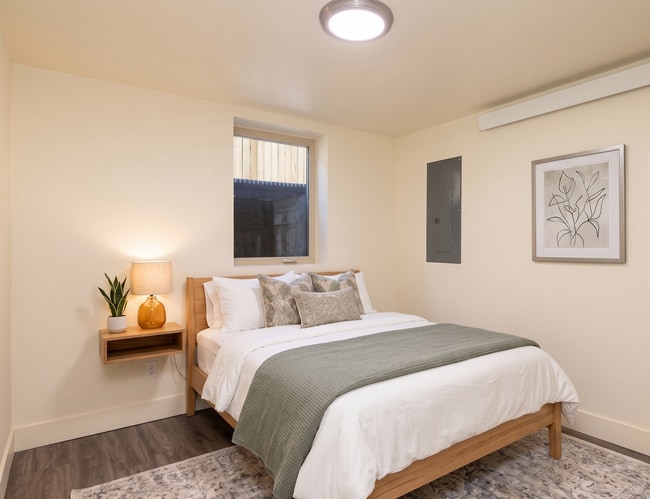 Building Photo - Seattle 3 Bedroom Apartment for Rent | Newly Remodeled Home with In-Unit Washer/Dryer, Private En...