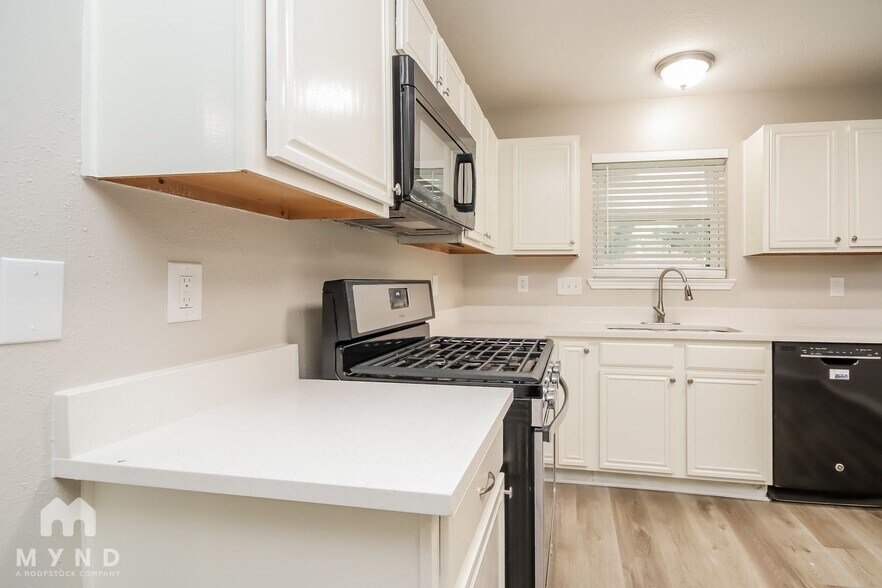 Building Photo - 19806 Azalea Valley Dr