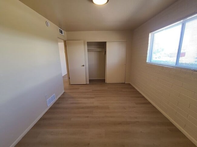 Building Photo - Charming two-bedroom, one-bathroom apartment