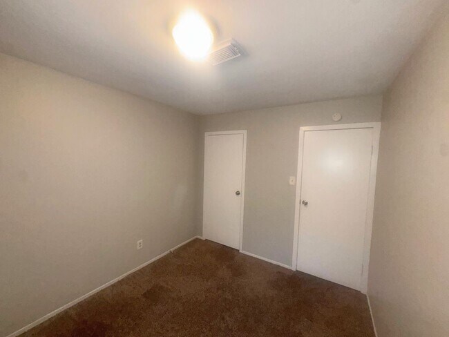 Building Photo - 2222 Riverford Dr